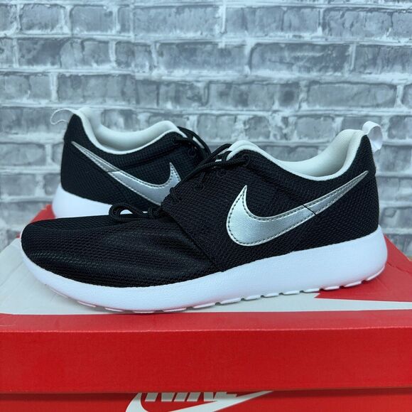 Nike Air Roshe One (GS) Black Metallic‎ Silver White 599728-007 Youth Size 6.5Y